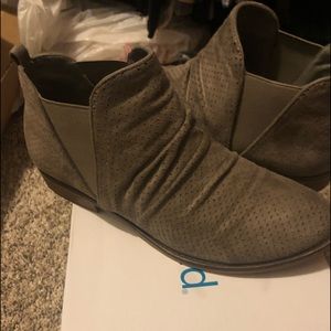 Womens booties sz 9